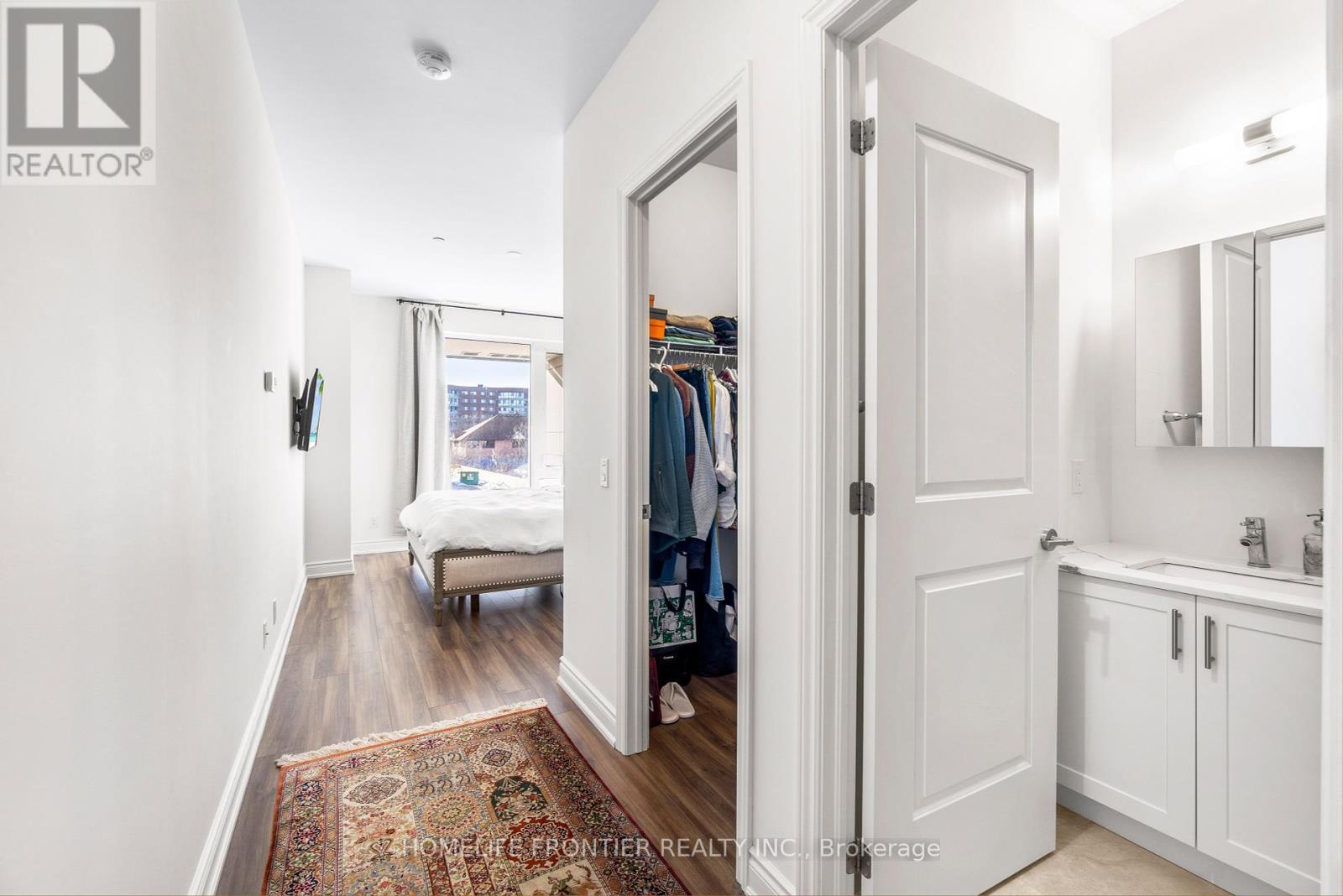 Th 102 - 9618 Yonge Street, Richmond Hill, Ontario  L4C 1V6 - Photo 12 - N12402048