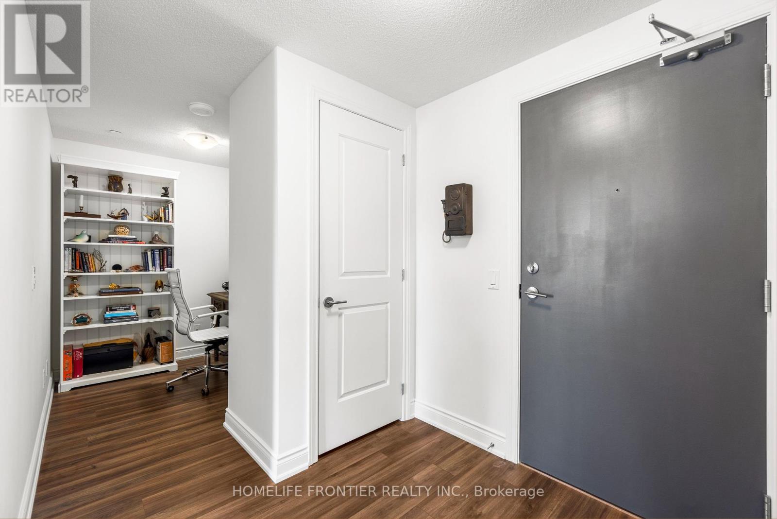 Th 102 - 9618 Yonge Street, Richmond Hill, Ontario  L4C 1V6 - Photo 17 - N12402048