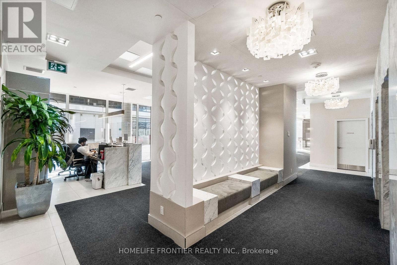 Th 102 - 9618 Yonge Street, Richmond Hill, Ontario  L4C 1V6 - Photo 21 - N12402048