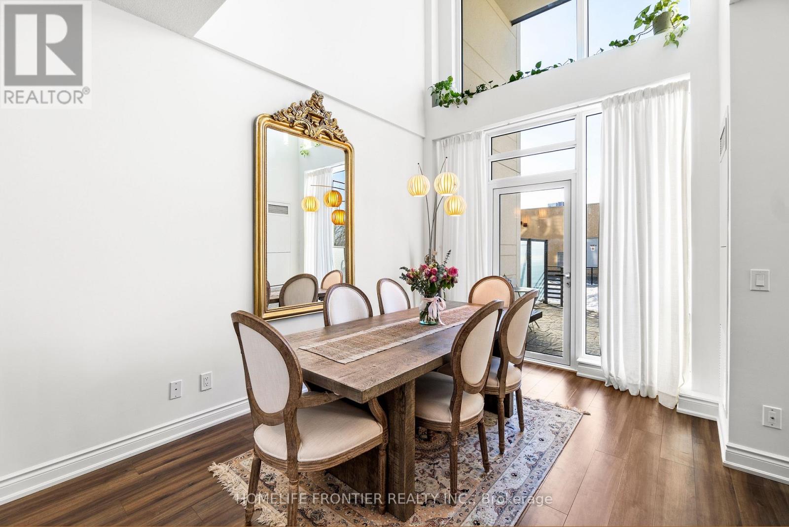 Th 102 - 9618 Yonge Street, Richmond Hill, Ontario  L4C 1V6 - Photo 7 - N12402048