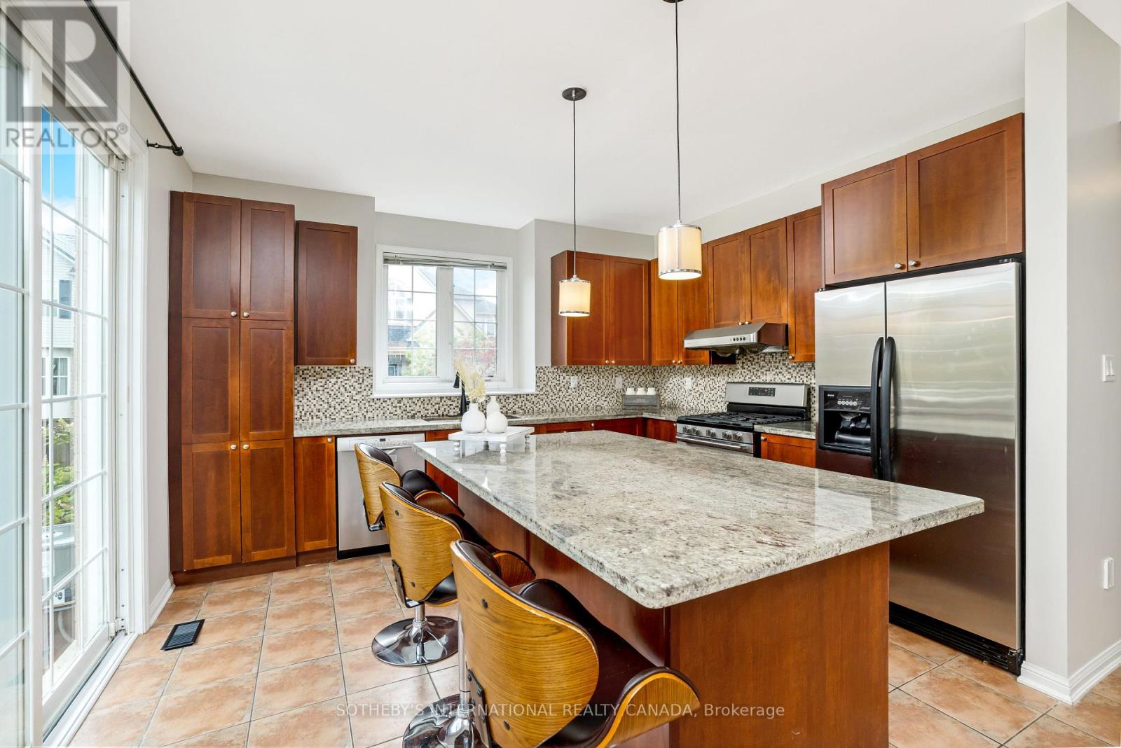 465 Cusick Circle, Milton, Ontario  L9T 0M9 - Photo 12 - W12402051