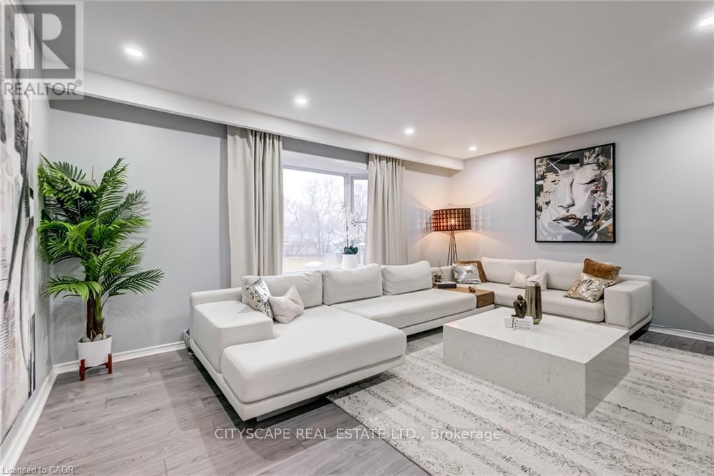 17 - 30 Heslop Road, Milton (Bm Bronte Meadows), Ontario  L9T 1B3 - Photo 2 - W12402061