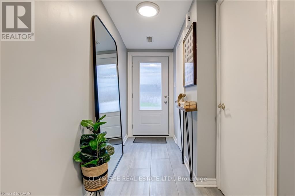 17 - 30 Heslop Road, Milton (Bm Bronte Meadows), Ontario  L9T 1B3 - Photo 3 - W12402061