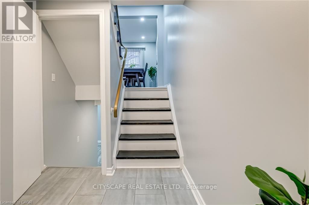 17 - 30 Heslop Road, Milton (Bm Bronte Meadows), Ontario  L9T 1B3 - Photo 4 - W12402061
