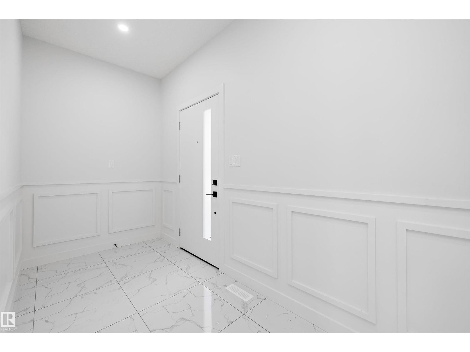 234 Kinglet Bv Nw, Edmonton, Alberta  T5S 0S6 - Photo 3 - E4452247