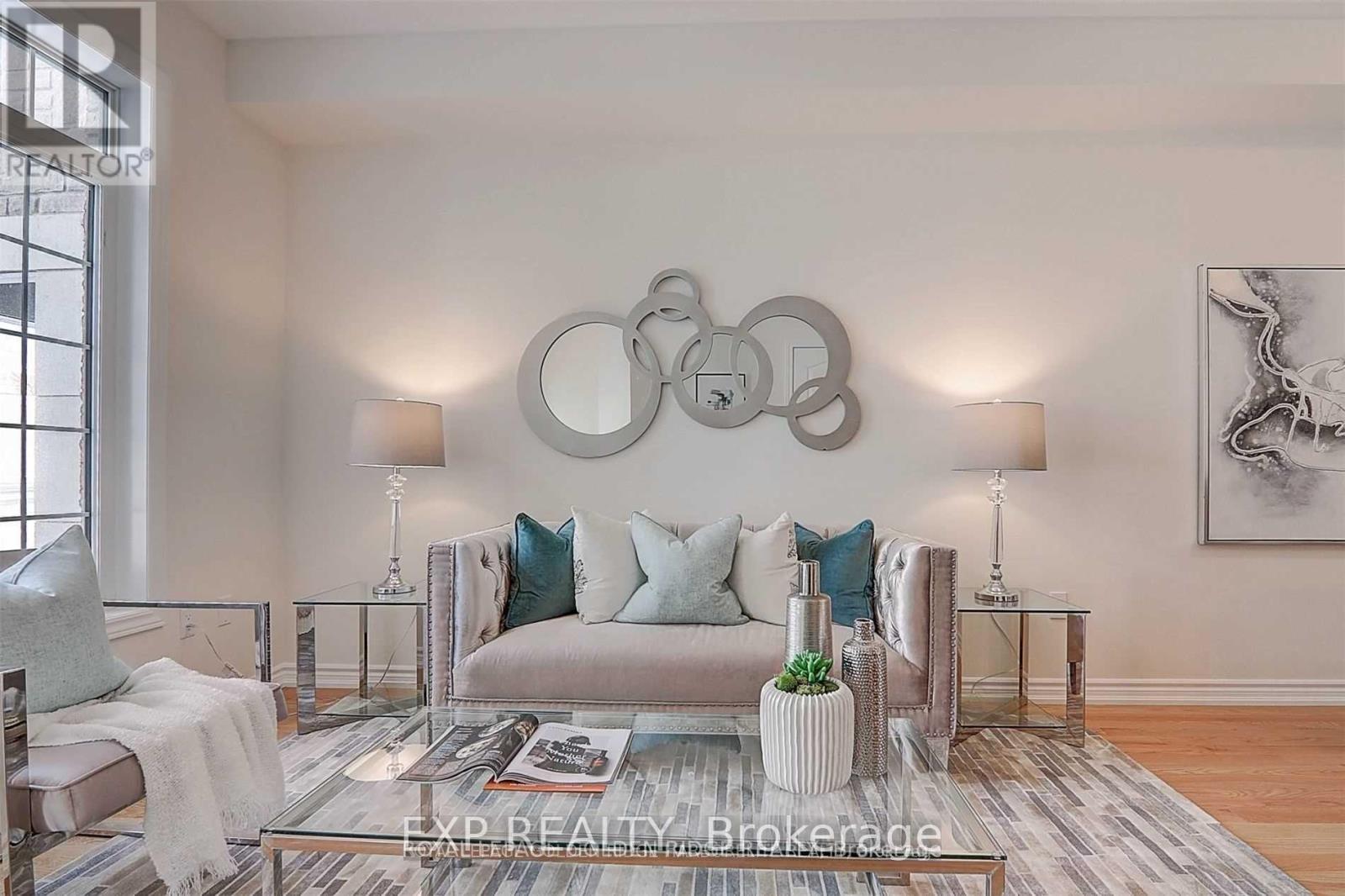 275 Bloomington Road W, Richmond Hill, Ontario  L4E 2H8 - Photo 6 - N12314871