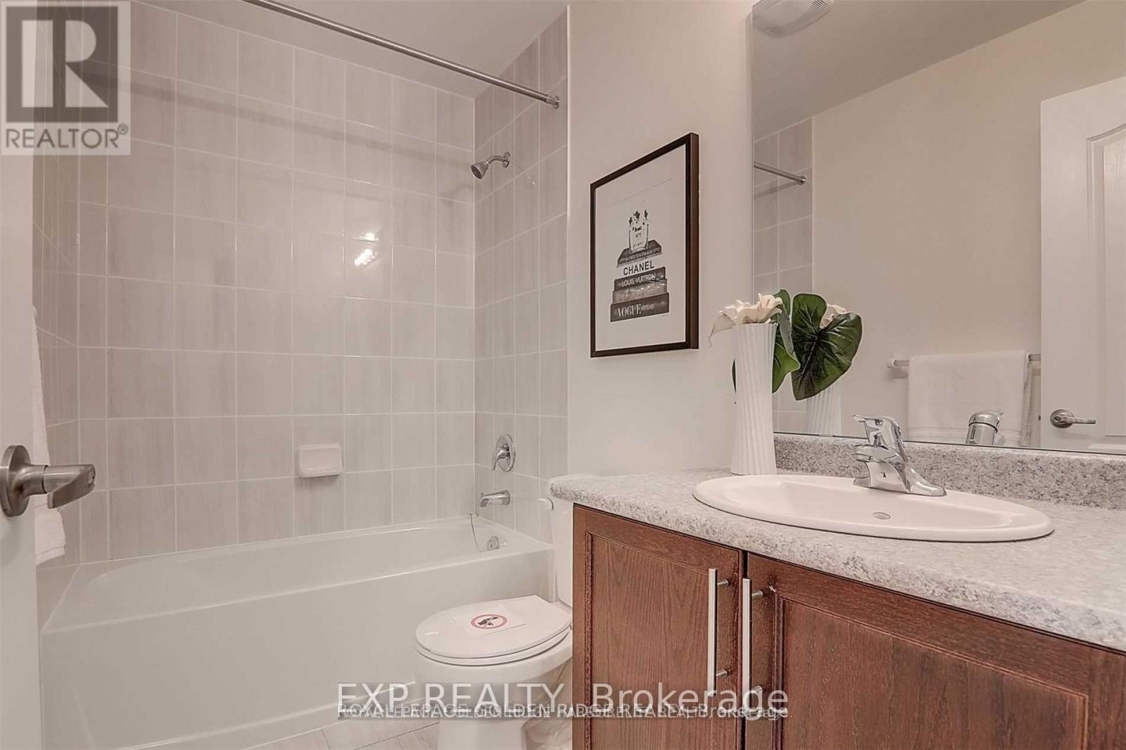 275 Bloomington Road W, Richmond Hill, Ontario  L4E 2H8 - Photo 12 - N12314871
