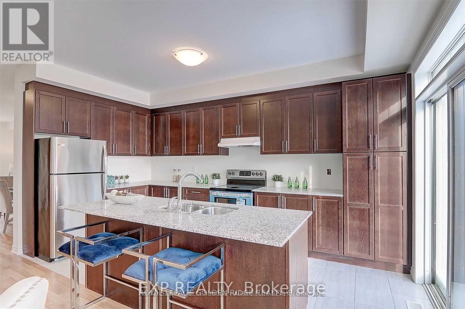 275 Bloomington Road W, Richmond Hill, Ontario  L4E 2H8 - Photo 4 - N12314871