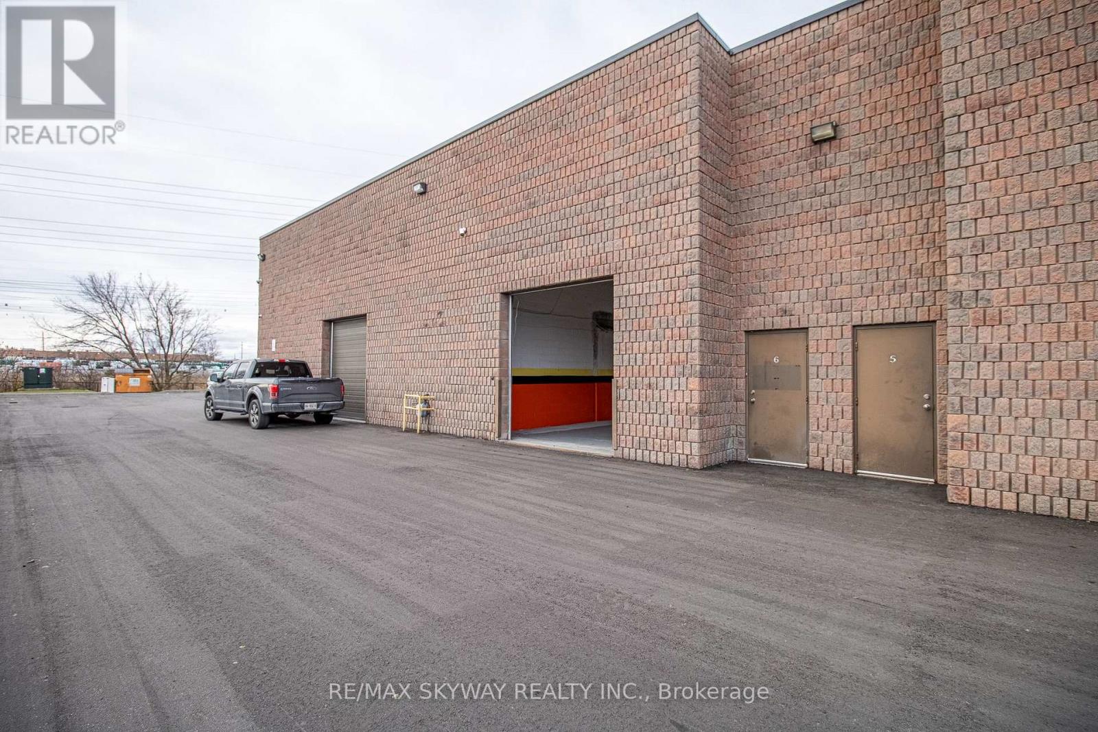 6 - 140 Regina Road, Vaughan, Ontario  L4L 8N1 - Photo 5 - N12402085