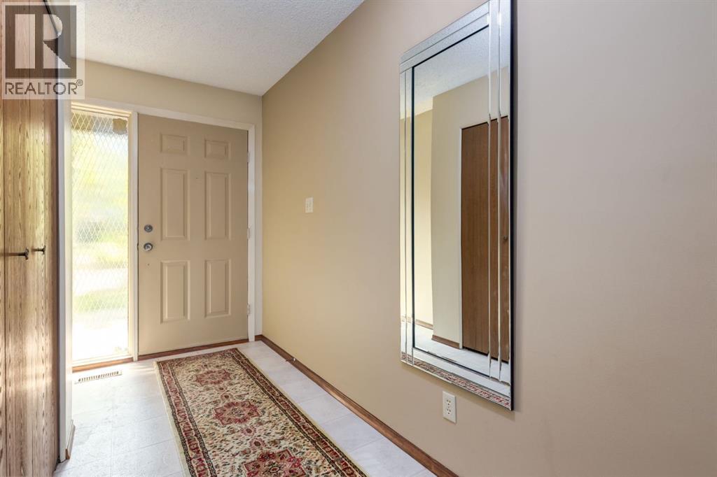 20 Point Mckay Court Nw, Calgary, Alberta  T3B 5B7 - Photo 3 - A2256827