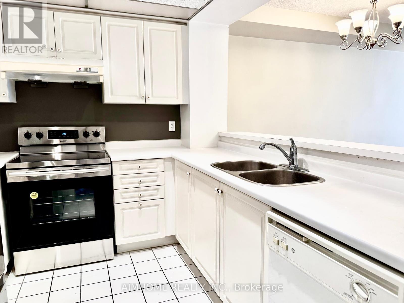 708 - 28 Hollywood Avenue, Toronto, Ontario  M2N 6S4 - Photo 14 - C12402033