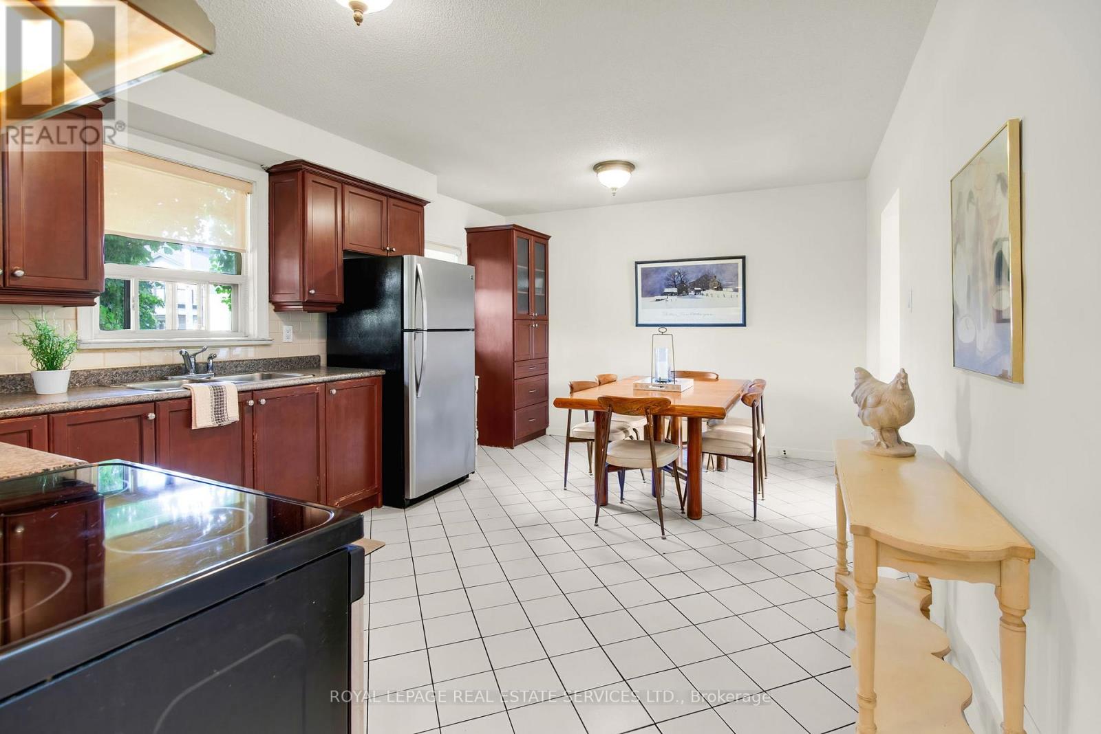 16 Redfern Avenue, Toronto, Ontario  M3M 1L3 - Photo 10 - W12402080