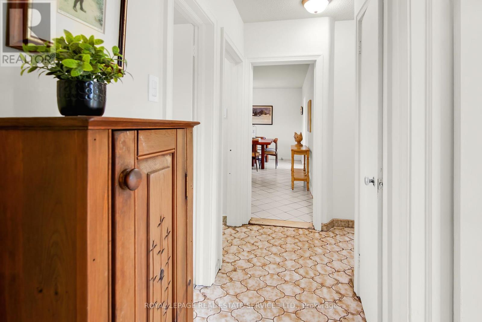 16 Redfern Avenue, Toronto, Ontario  M3M 1L3 - Photo 14 - W12402080