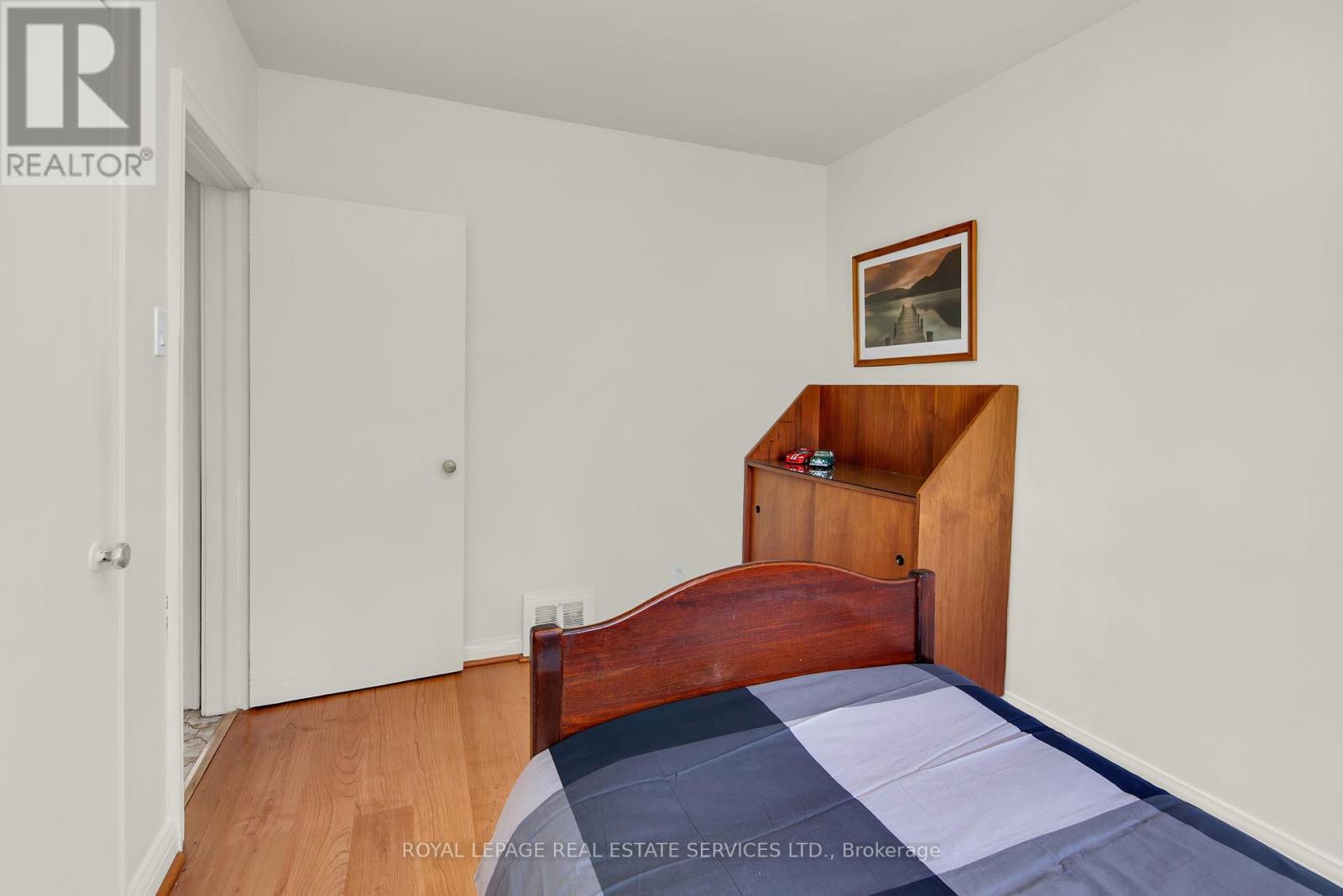 16 Redfern Avenue, Toronto, Ontario  M3M 1L3 - Photo 20 - W12402080