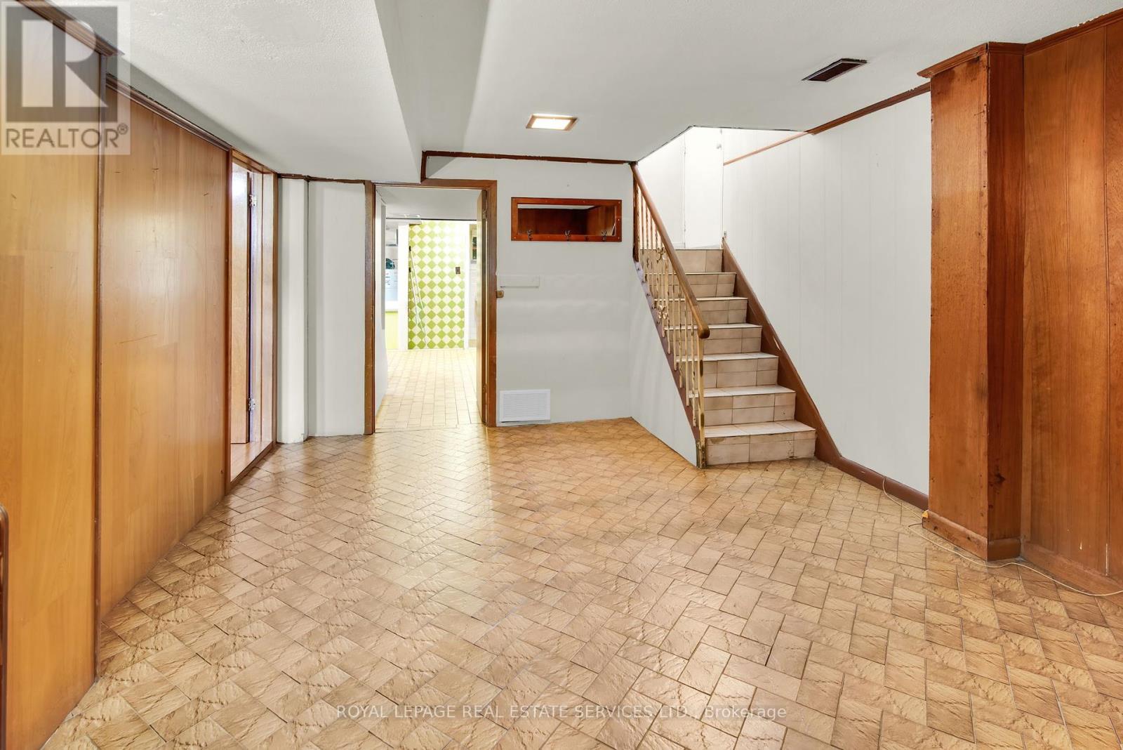 16 Redfern Avenue, Toronto, Ontario  M3M 1L3 - Photo 22 - W12402080