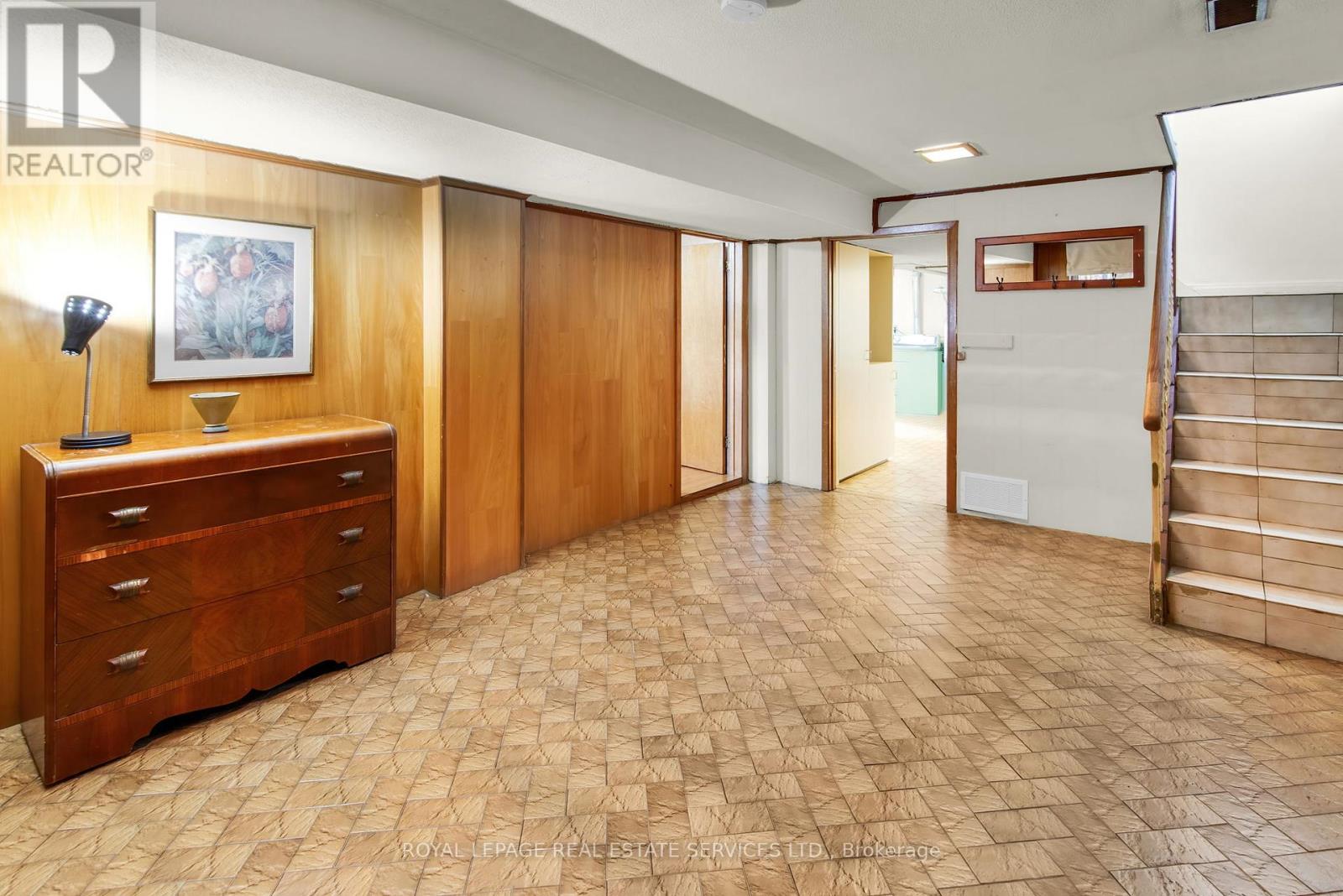 16 Redfern Avenue, Toronto, Ontario  M3M 1L3 - Photo 23 - W12402080