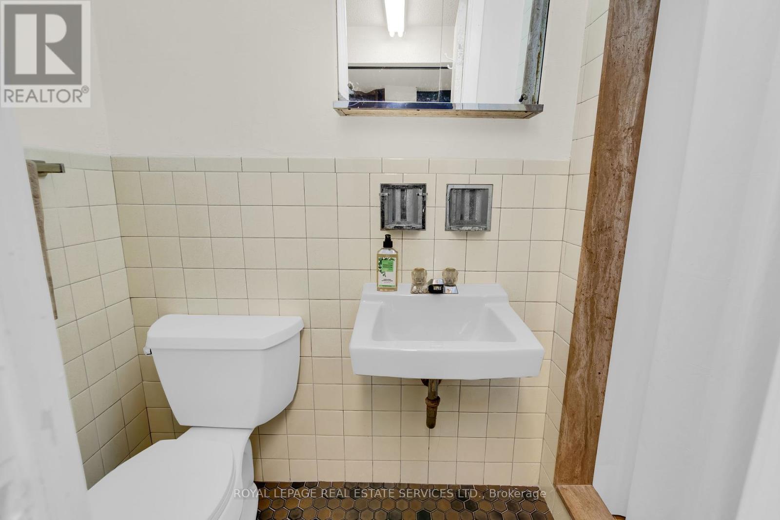 16 Redfern Avenue, Toronto, Ontario  M3M 1L3 - Photo 26 - W12402080