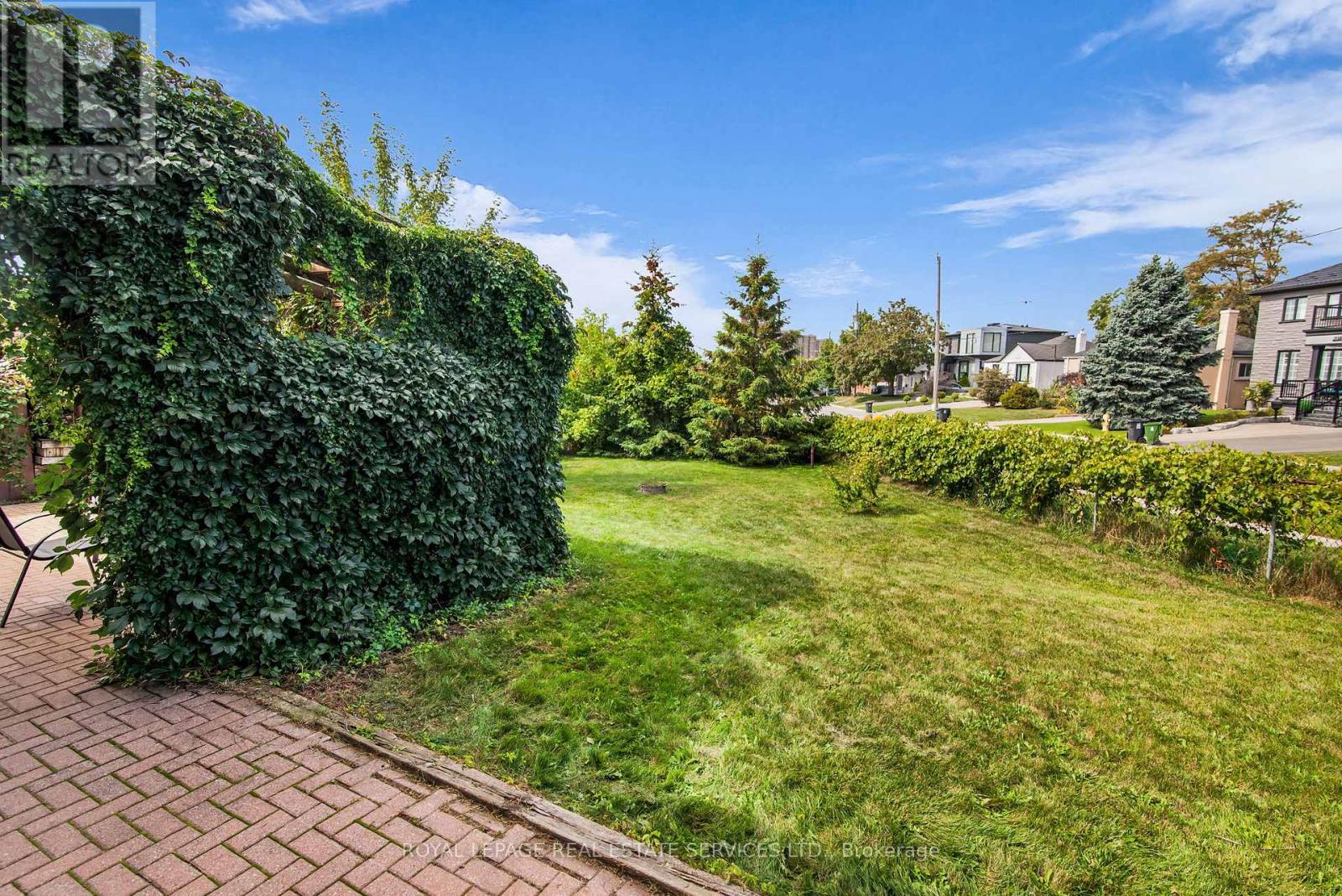 16 Redfern Avenue, Toronto, Ontario  M3M 1L3 - Photo 29 - W12402080