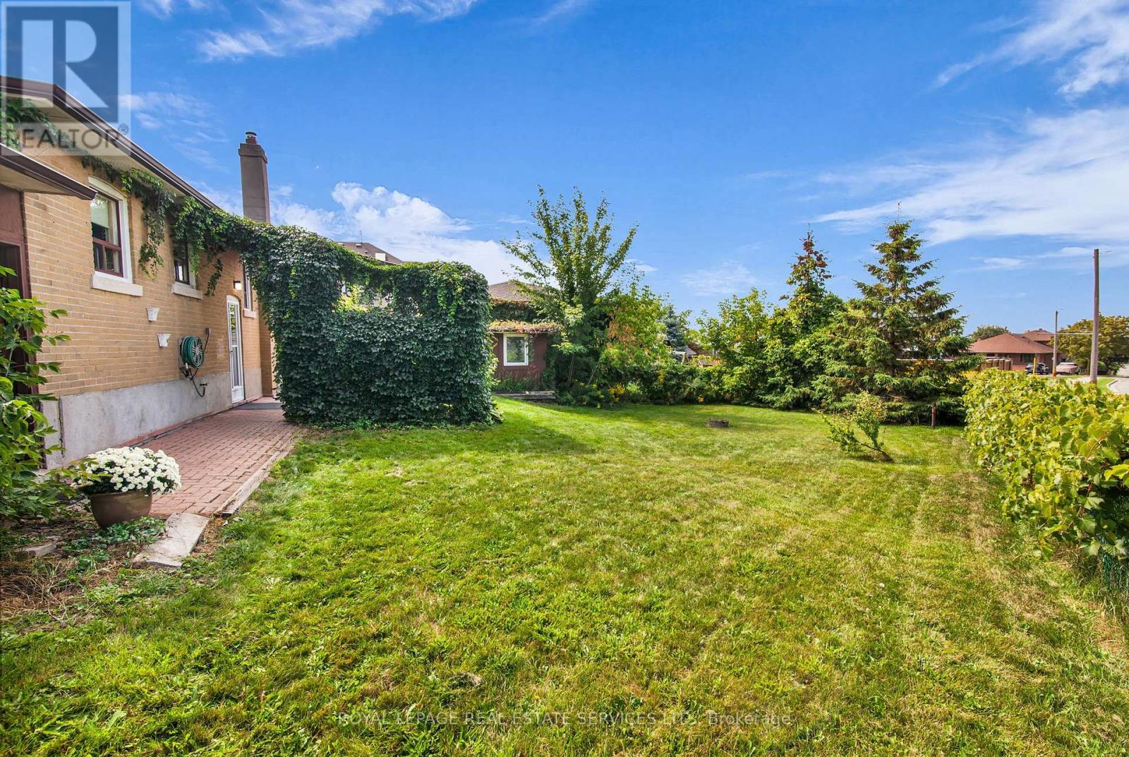 16 Redfern Avenue, Toronto, Ontario  M3M 1L3 - Photo 30 - W12402080