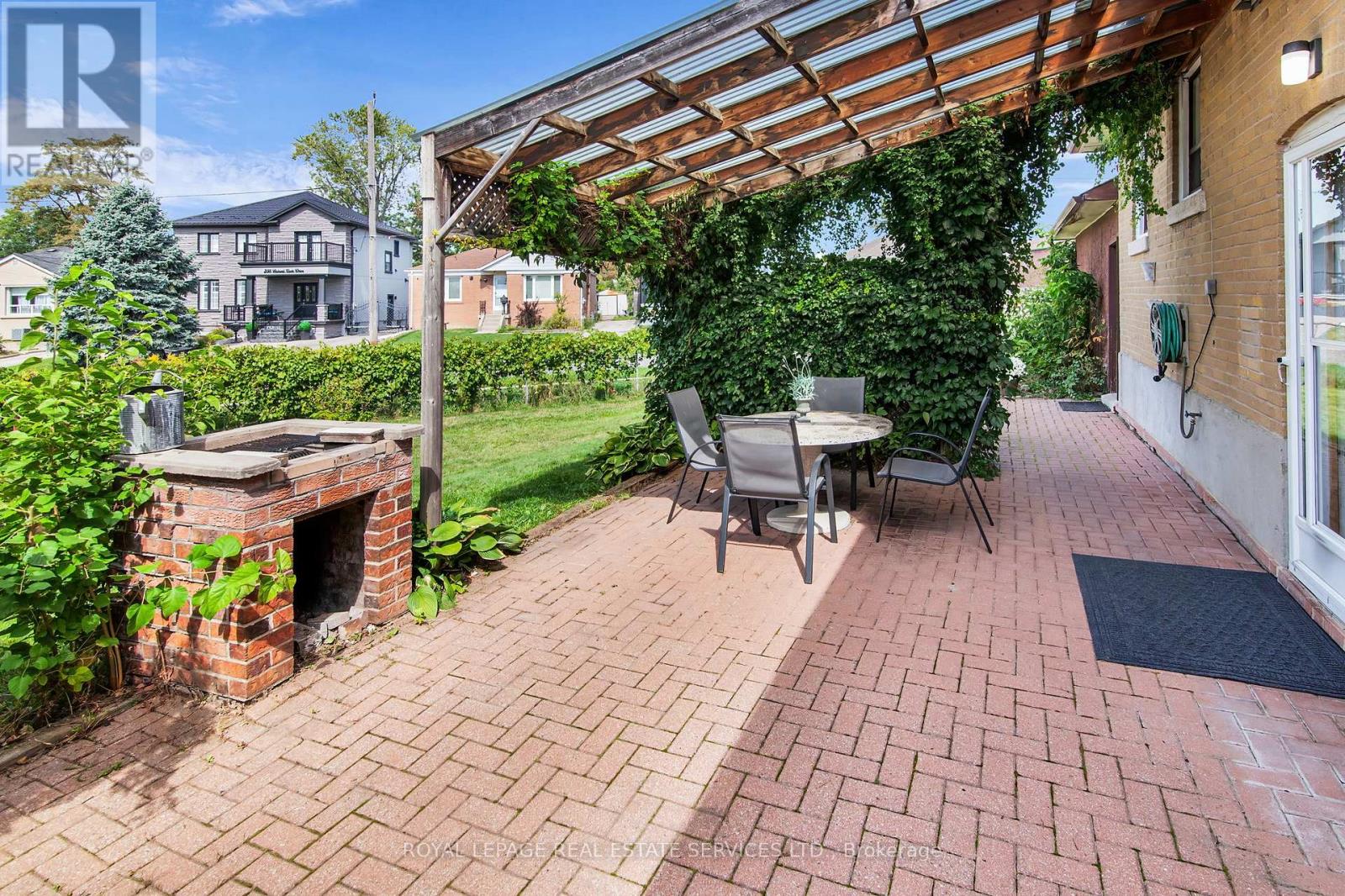 16 Redfern Avenue, Toronto, Ontario  M3M 1L3 - Photo 33 - W12402080