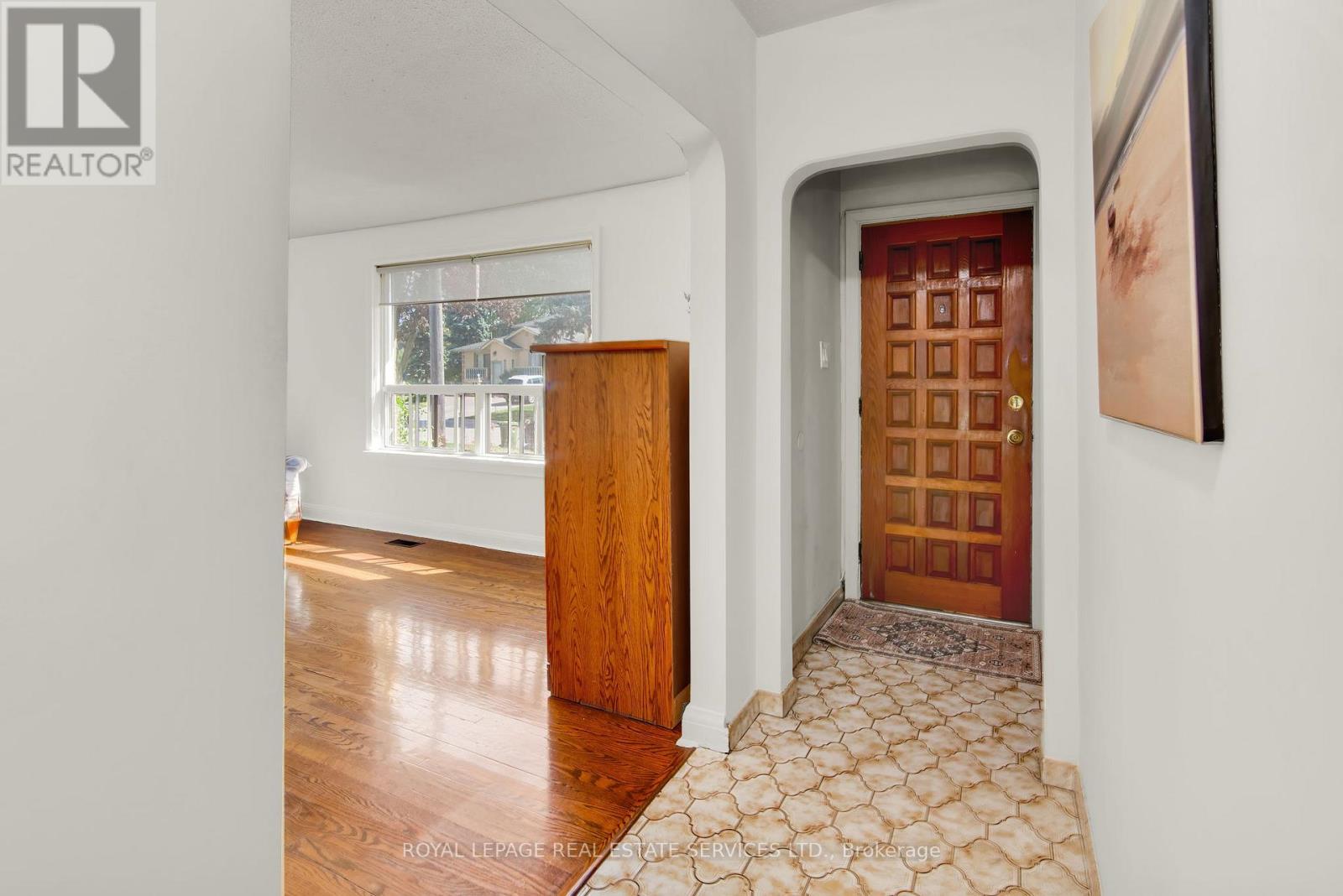 16 Redfern Avenue, Toronto, Ontario  M3M 1L3 - Photo 4 - W12402080