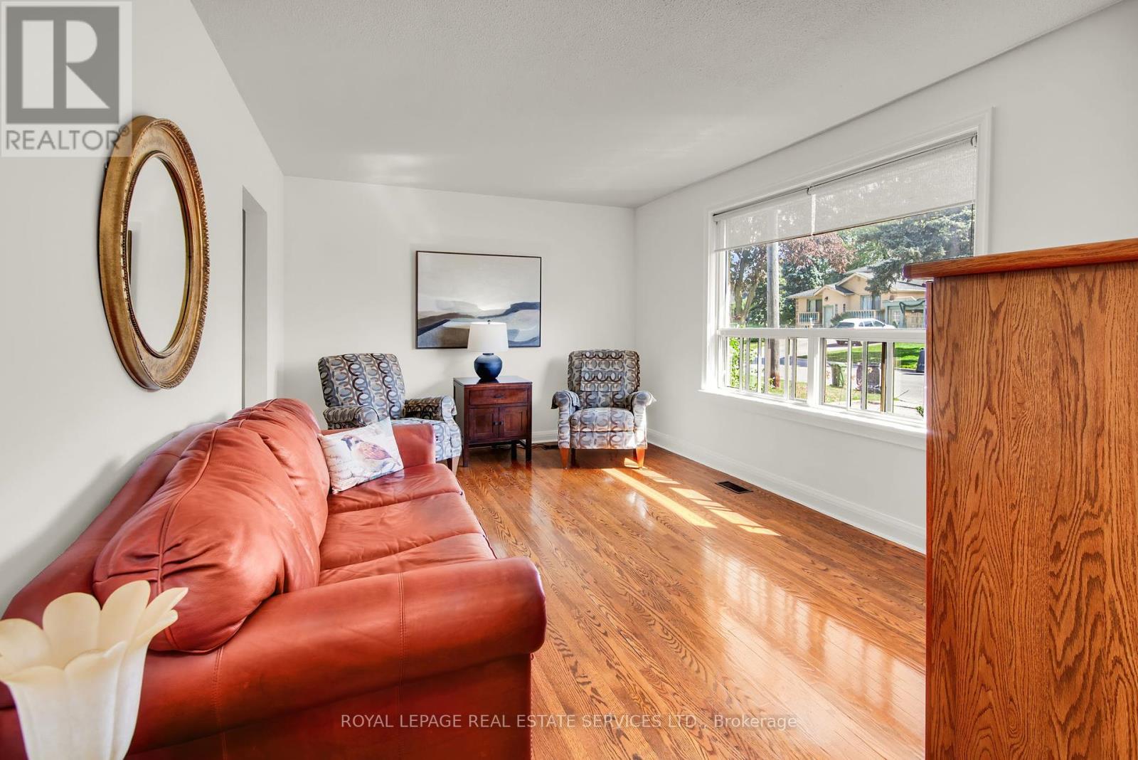 16 Redfern Avenue, Toronto, Ontario  M3M 1L3 - Photo 6 - W12402080