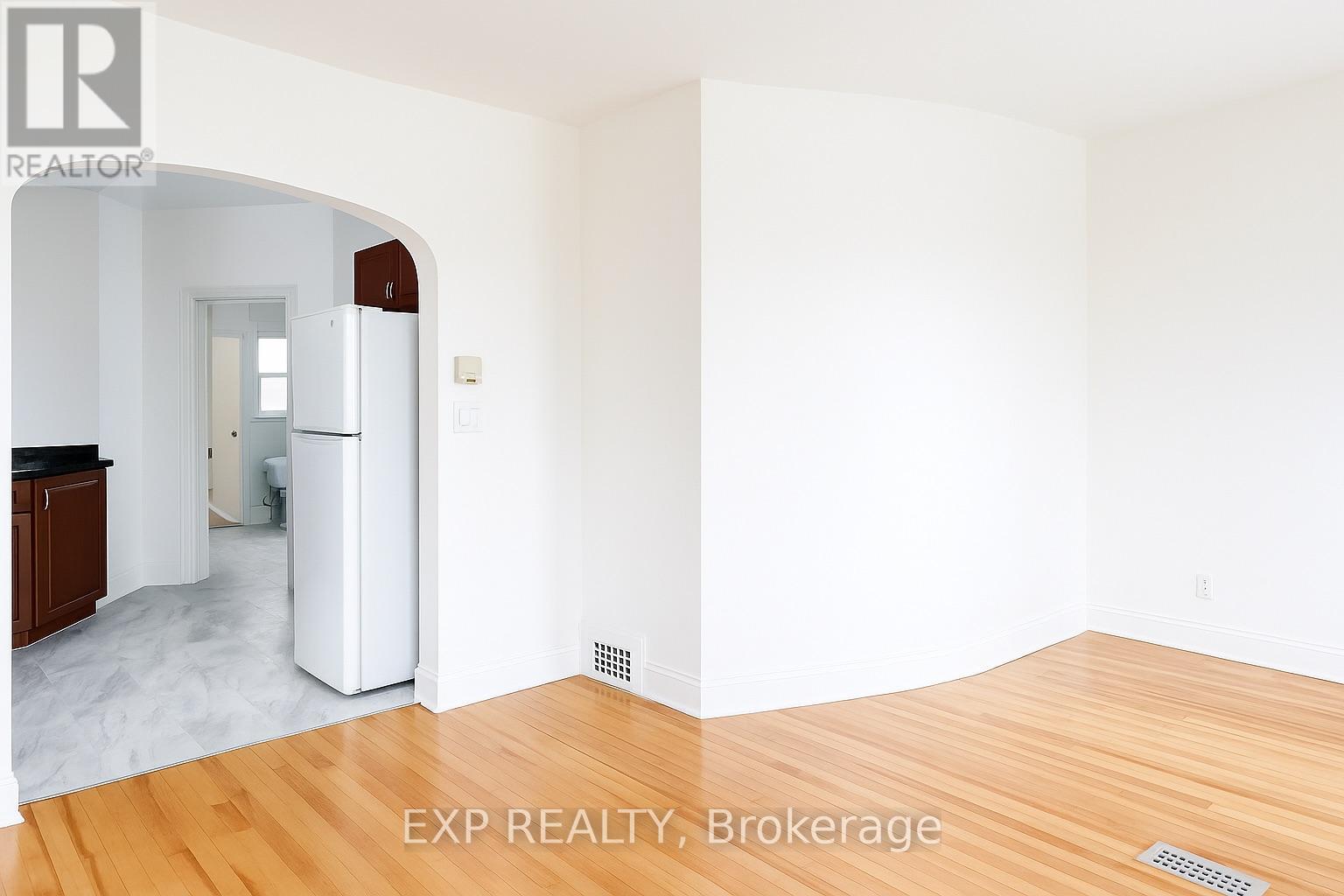 446 Cambridge Street S, Ottawa, Ontario  K1S 4H7 - Photo 3 - X12402102