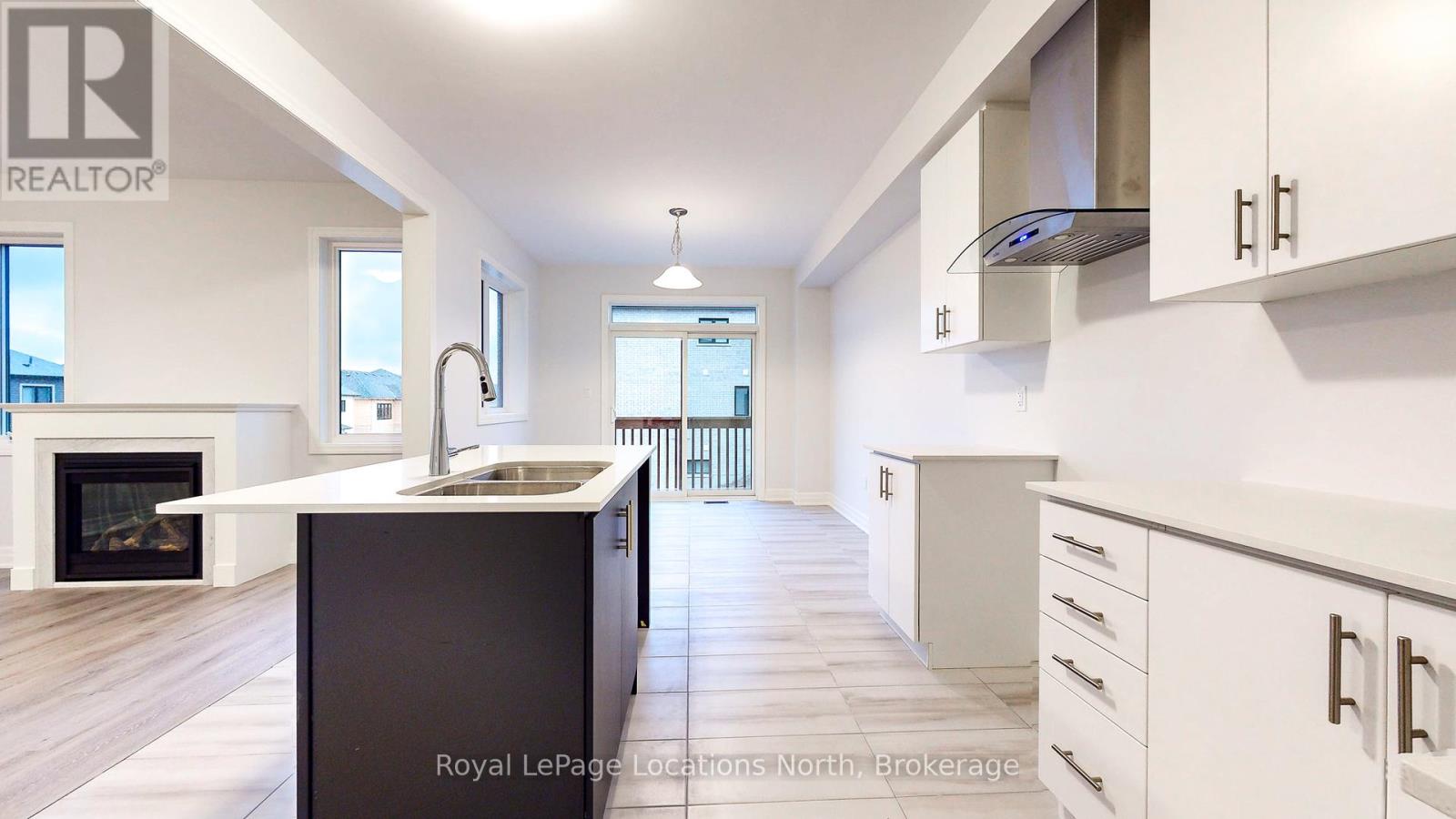 37 Federica Crescent, Wasaga Beach, Ontario L9Z 0N5 - Photo 12 - S12402094