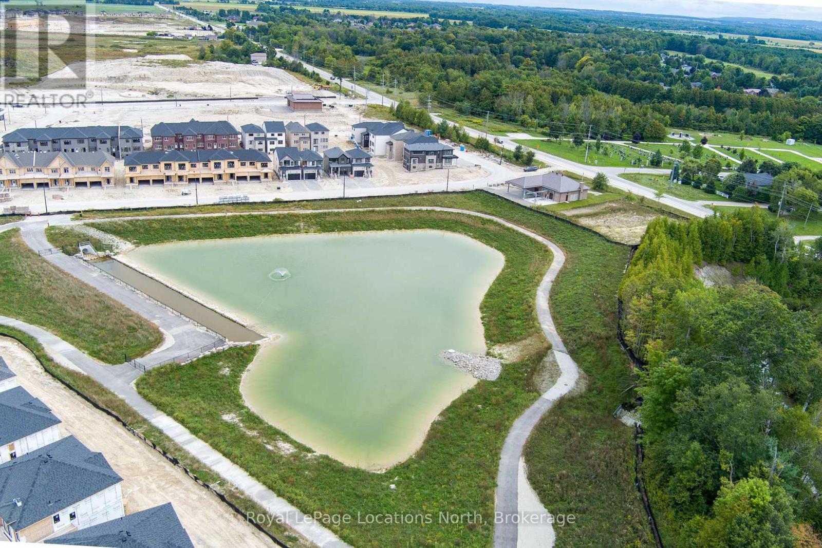 37 Federica Crescent, Wasaga Beach, Ontario L9Z 0N5 - Photo 3 - S12402094