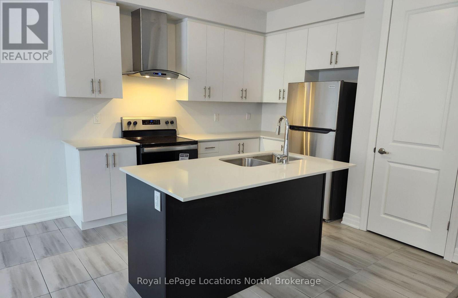 37 Federica Crescent, Wasaga Beach, Ontario  L9Z 0N5 - Photo 15 - S12402140