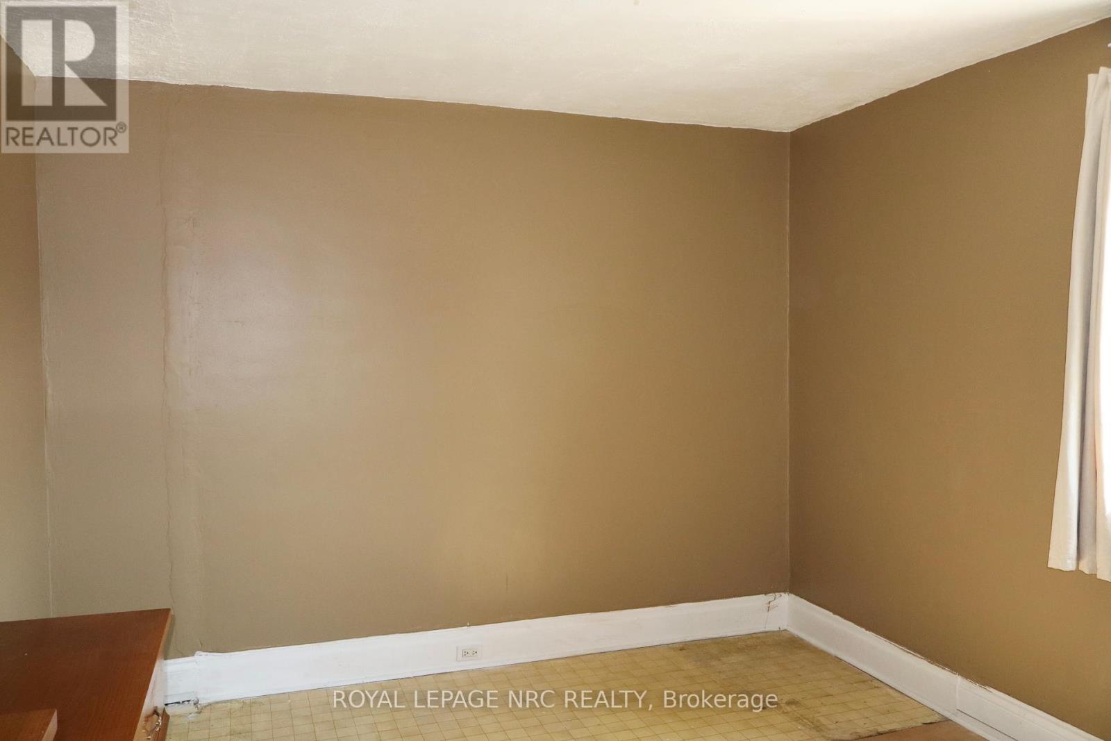 5322 Heywood Avenue, Niagara Falls, Ontario  L2E 4V6 - Photo 15 - X12402134