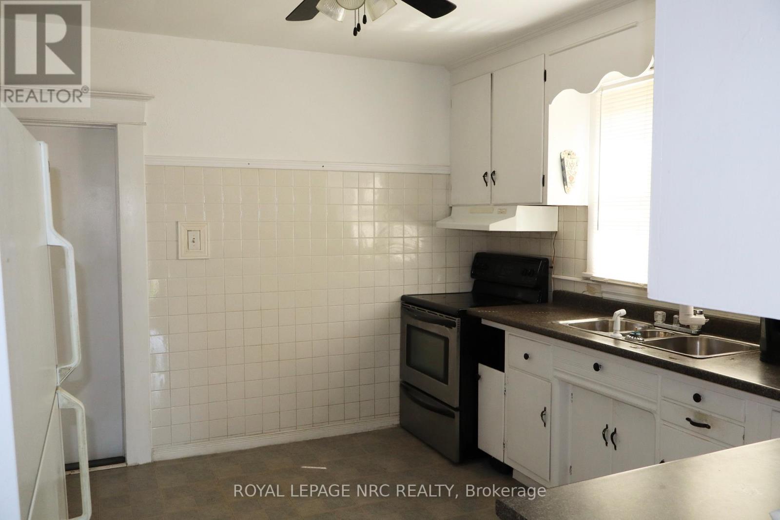 5322 Heywood Avenue, Niagara Falls, Ontario  L2E 4V6 - Photo 7 - X12402134