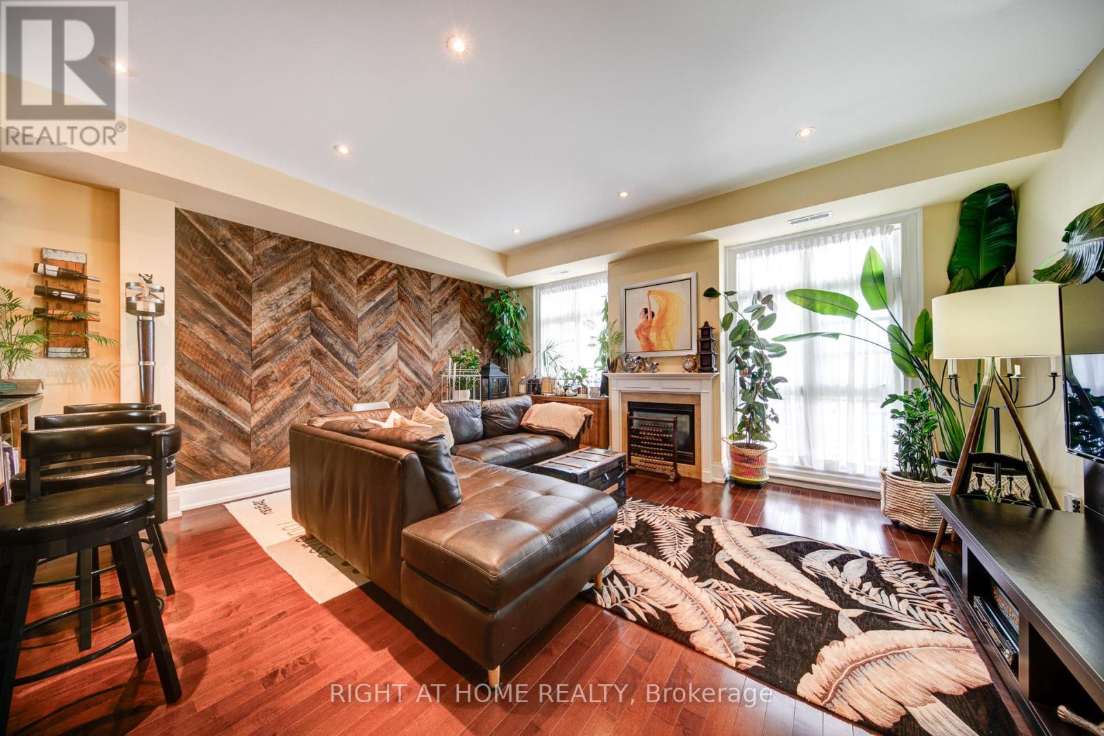 10 - 120 Bronte Road, Oakville, Ontario  L6L 3C1 - Photo 7 - W12401440