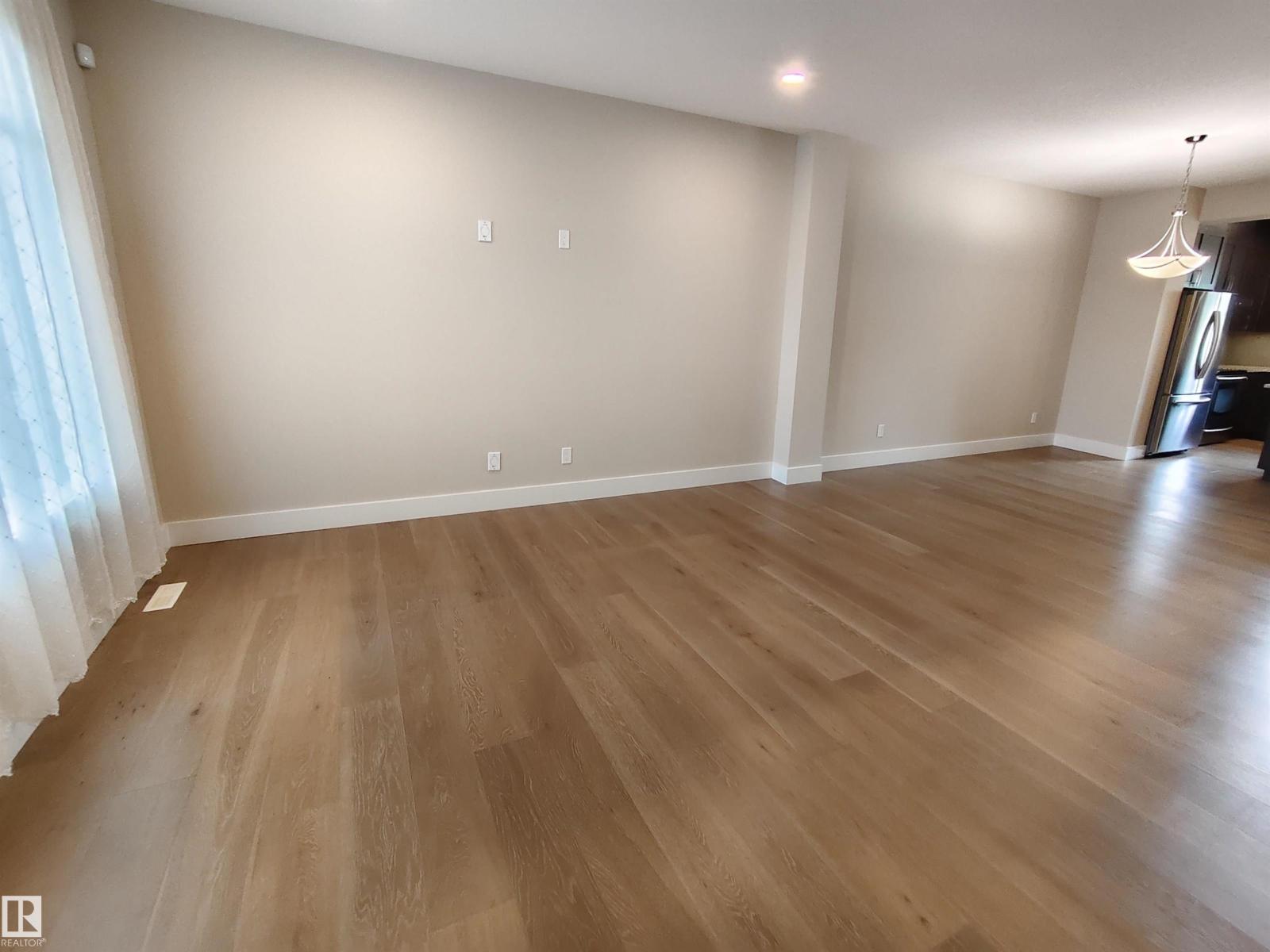 9527 75 Av Nw, Edmonton, Alberta  T6E 1H5 - Photo 9 - E4457693