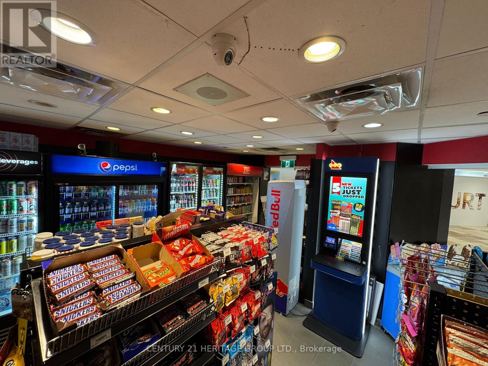 R9 - 2 Bloor Street E, Toronto, Ontario  M4W 3E2 - Photo 6 - C12402124