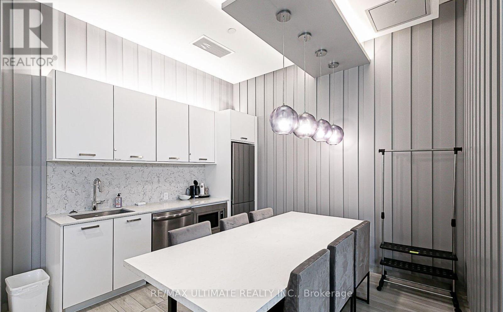 301 - 1630 Queen Street E, Toronto, Ontario  M4L 0B3 - Photo 5 - E12402119