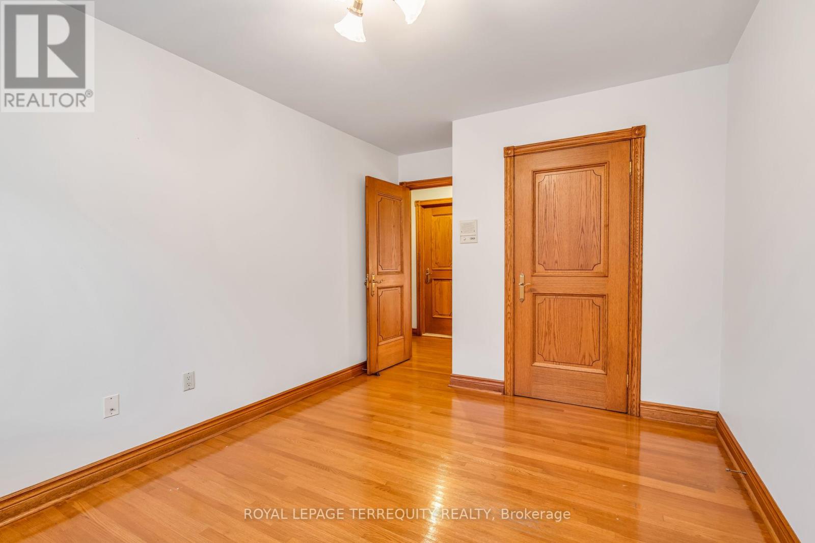 531 Lauder Avenue, Toronto, Ontario  M6E 3J5 - Photo 18 - C12396429