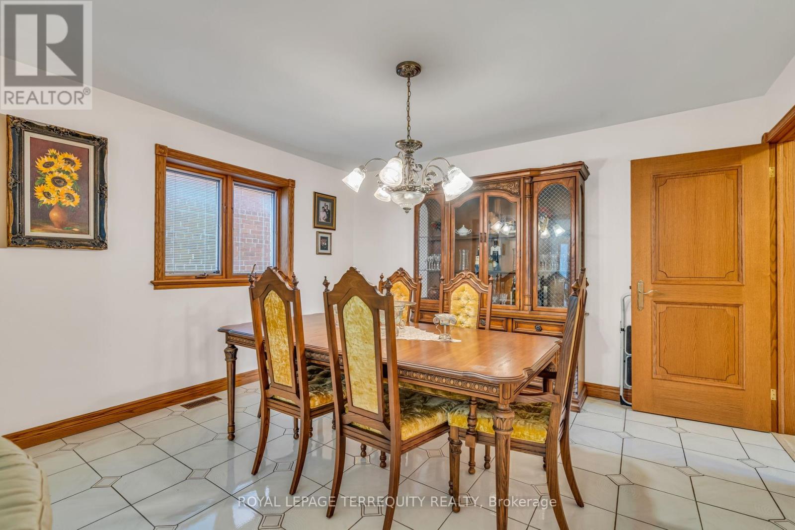 531 Lauder Avenue, Toronto, Ontario  M6E 3J5 - Photo 11 - C12396429