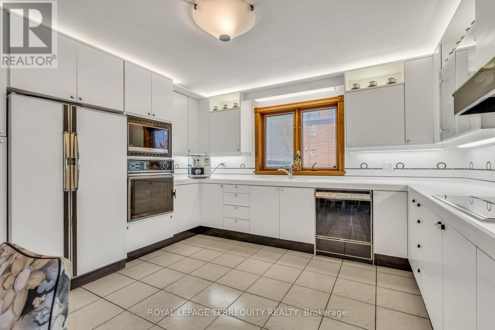 531 Lauder Avenue, Toronto, Ontario  M6E 3J5 - Photo 13 - C12396429