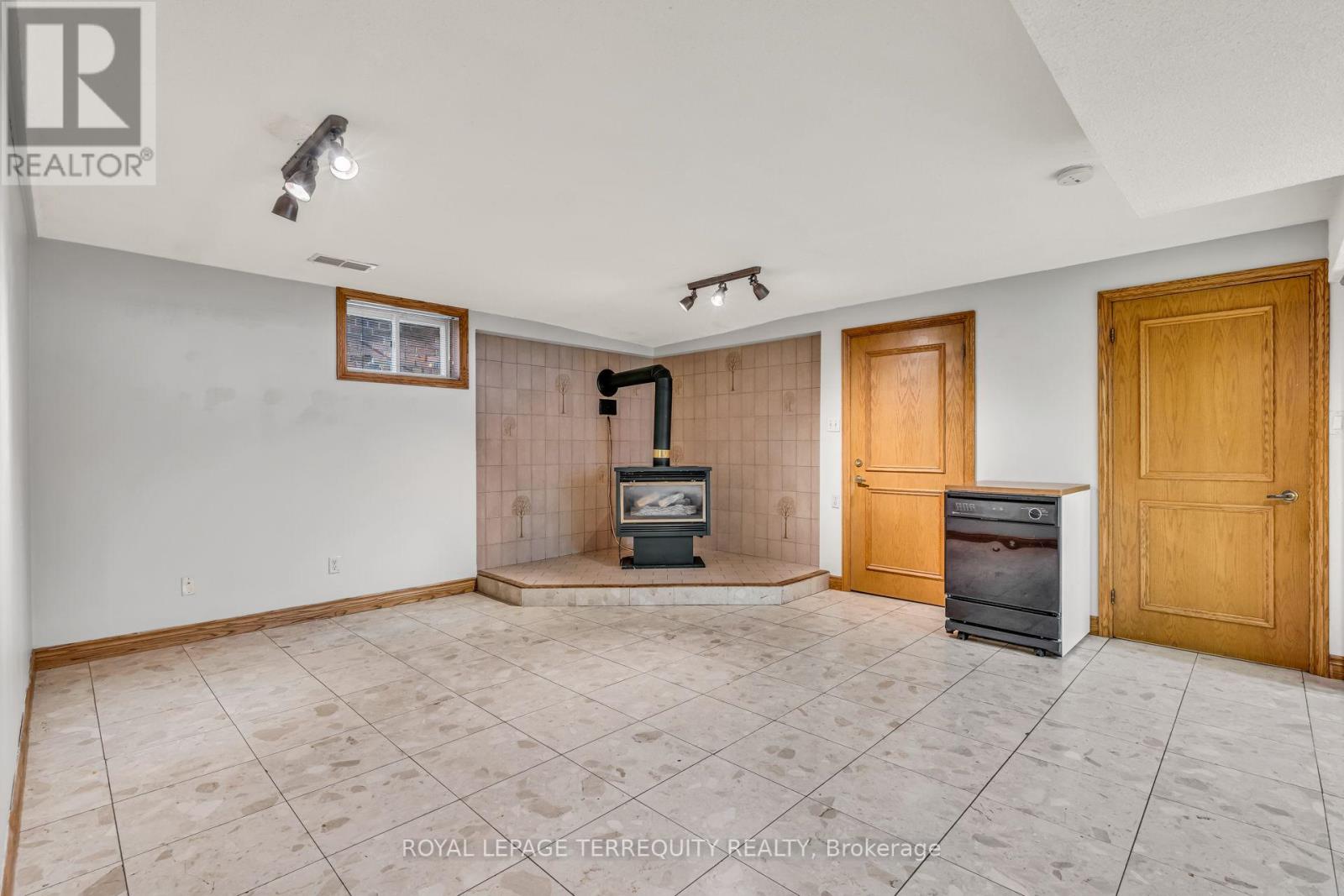 531 Lauder Avenue, Toronto, Ontario  M6E 3J5 - Photo 22 - C12396429
