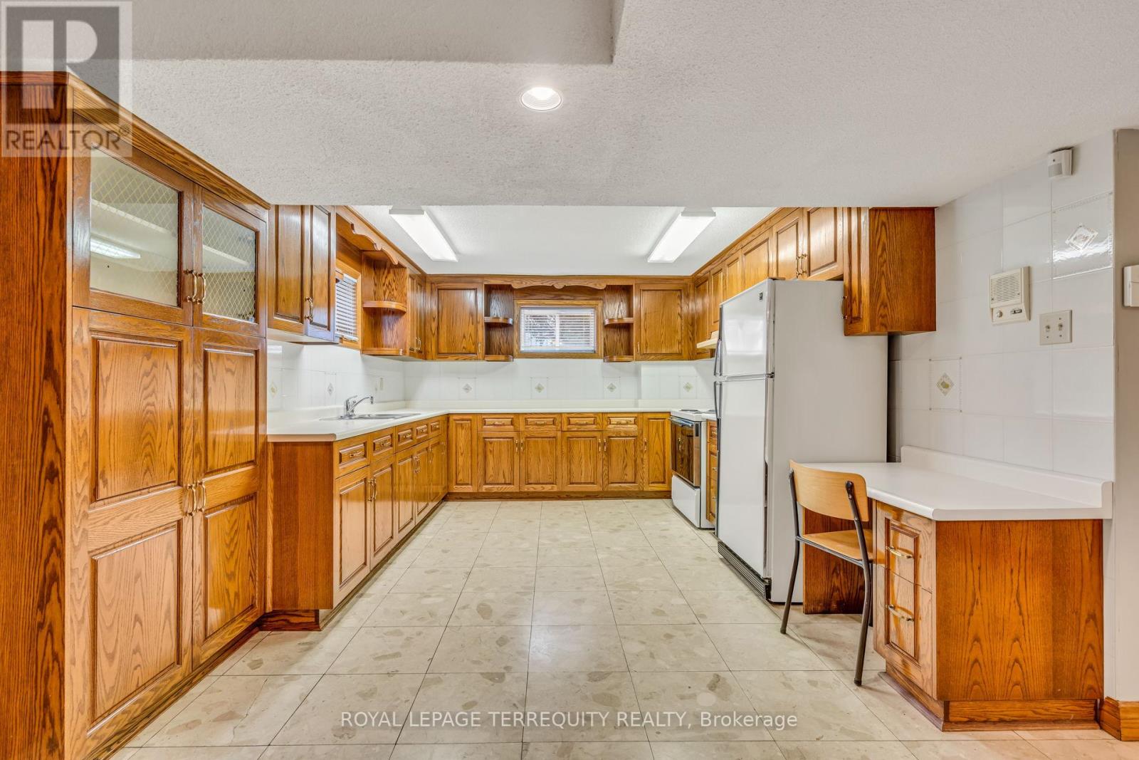 531 Lauder Avenue, Toronto, Ontario  M6E 3J5 - Photo 24 - C12396429