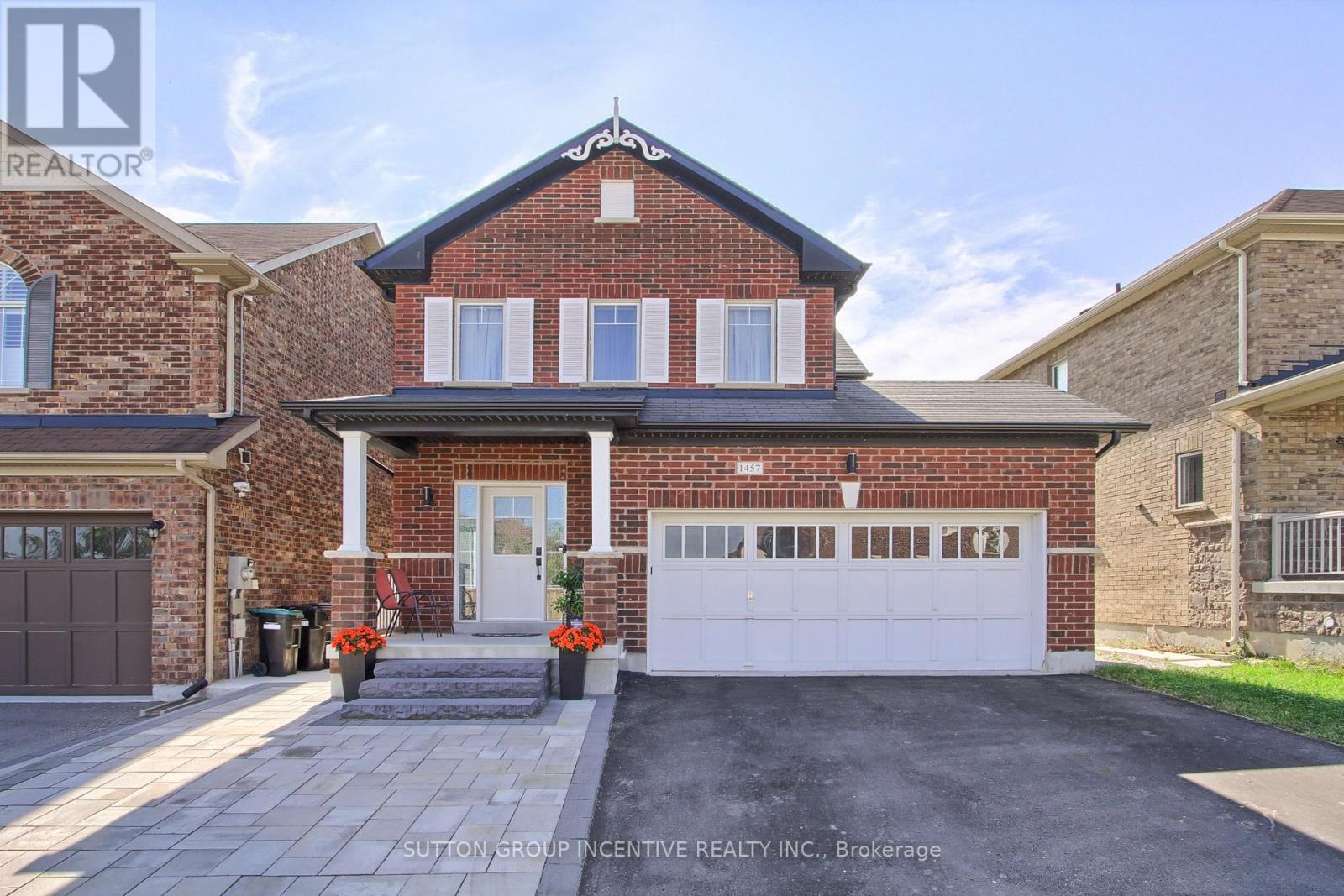 1457 Lormel Gate Avenue, Innisfil, Ontario  L0L 1W0 - Photo 2 - N12402112