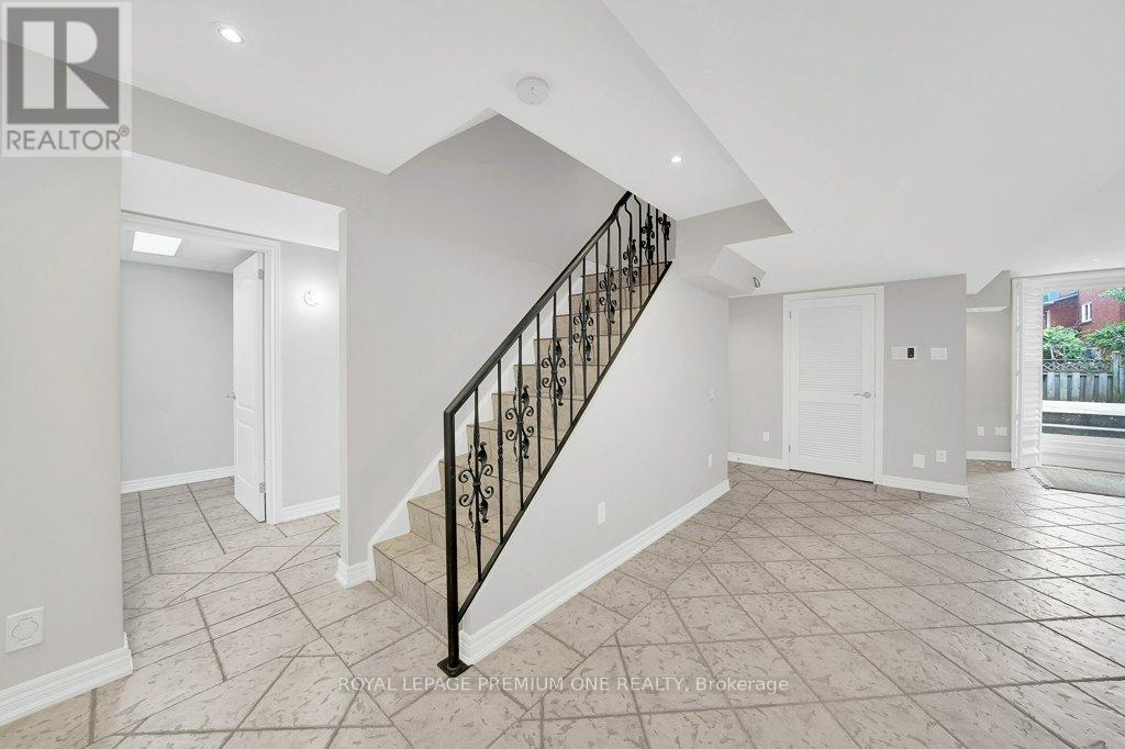 67 Embassy Drive, Vaughan, Ontario  L4L 5B2 - Photo 17 - N12402120