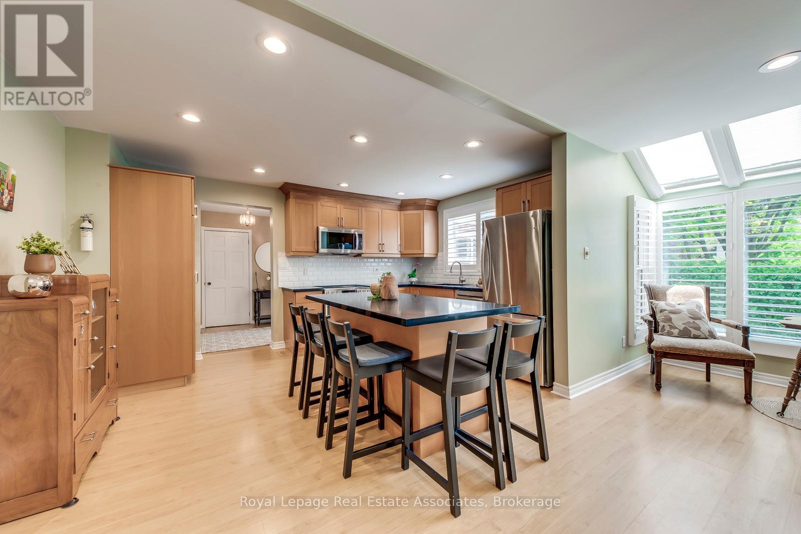 1192 Kos Boulevard, Mississauga, Ontario  L5J 4L7 - Photo 12 - W12402099