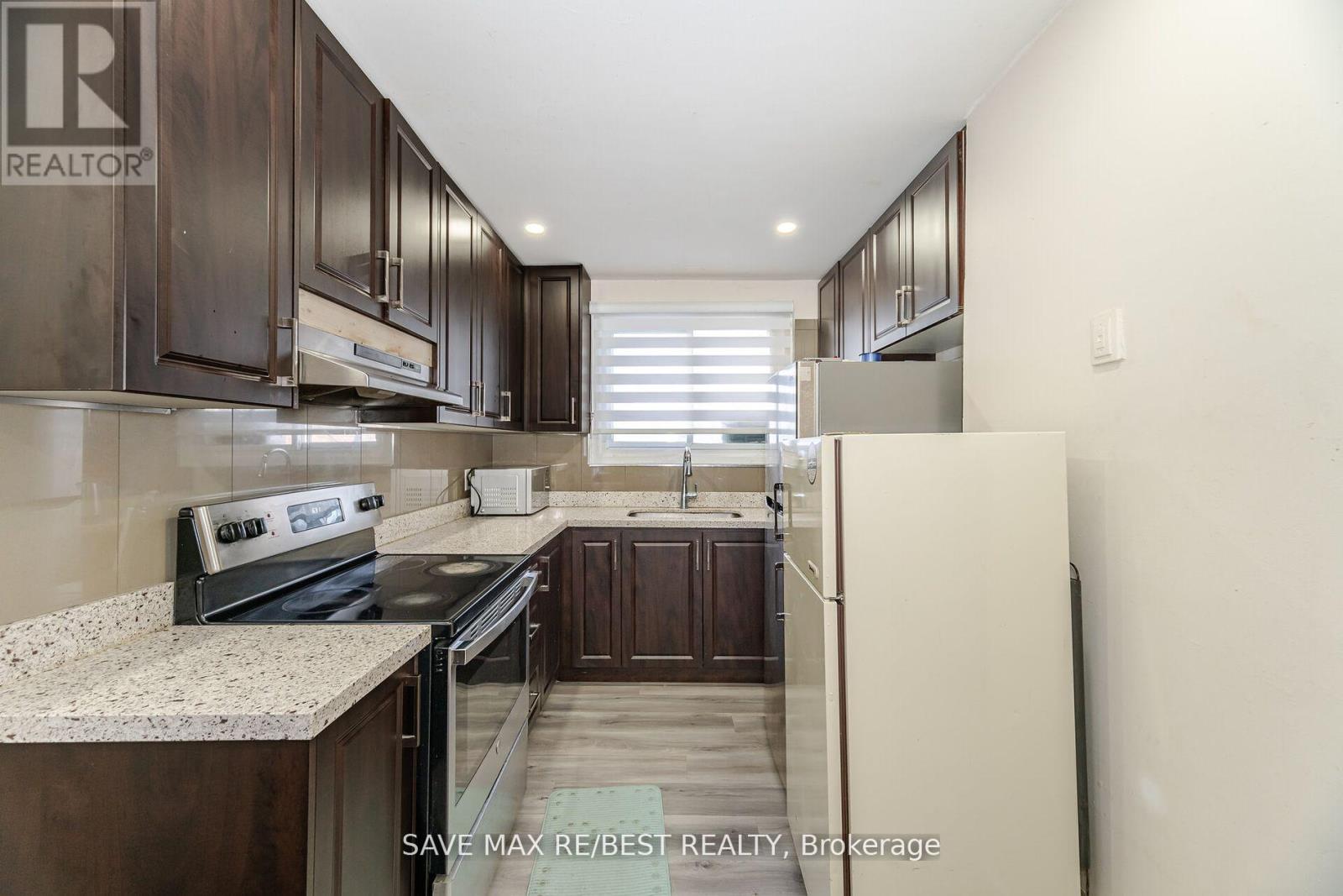 29 Brookmere Road, Toronto (Rexdale-Kipling), Ontario  M9W 2X5 - Photo 11 - W12402136