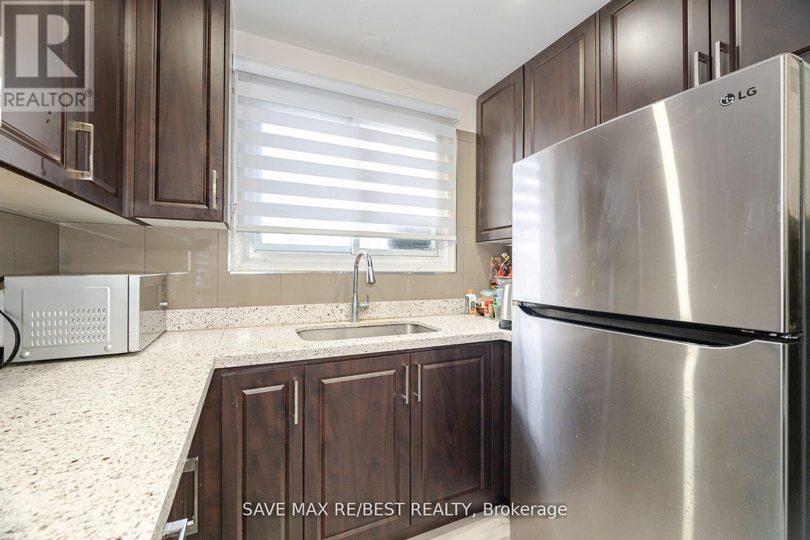 29 Brookmere Road, Toronto (Rexdale-Kipling), Ontario  M9W 2X5 - Photo 12 - W12402136