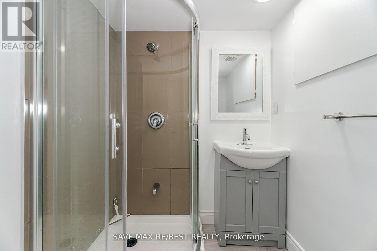 29 Brookmere Road, Toronto (Rexdale-Kipling), Ontario  M9W 2X5 - Photo 33 - W12402136