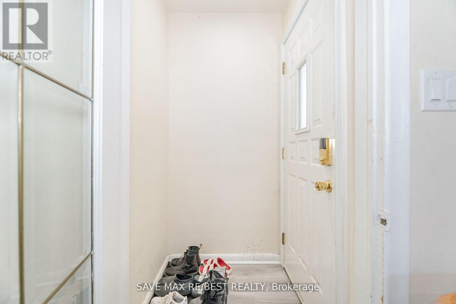 29 Brookmere Road, Toronto (Rexdale-Kipling), Ontario  M9W 2X5 - Photo 6 - W12402136