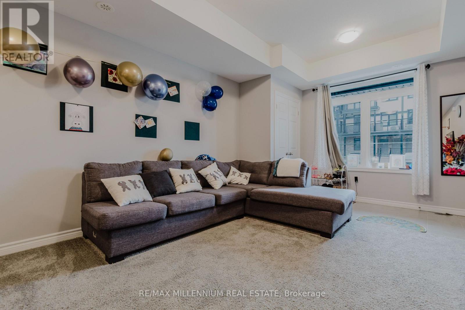 98 Lomond Lane N, Kitchener, Ontario  N2R 0T6 - Photo 4 - X12402106