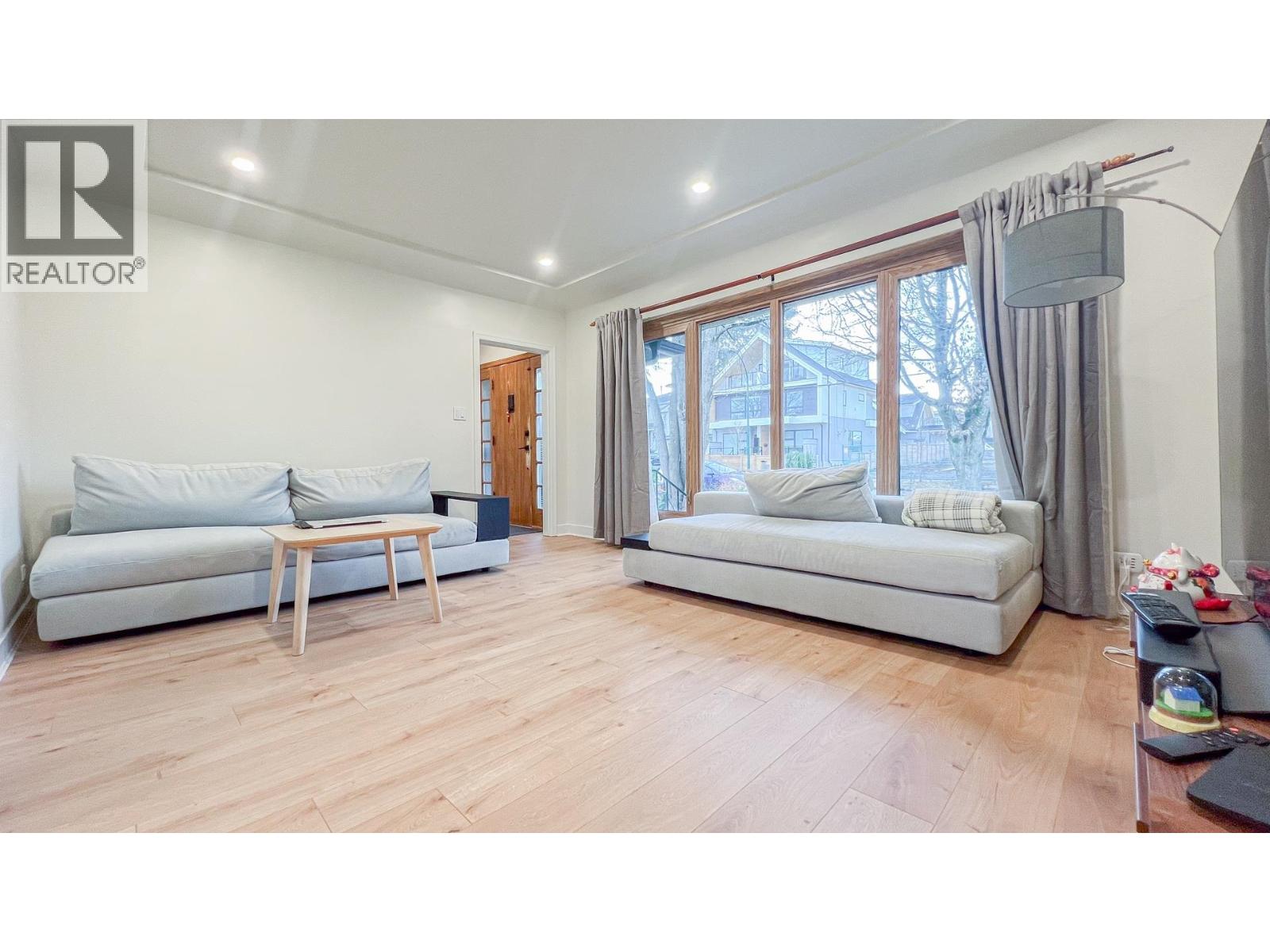 1165 E 26th Avenue, Vancouver, British Columbia  V5V 2J8 - Photo 2 - R3047357